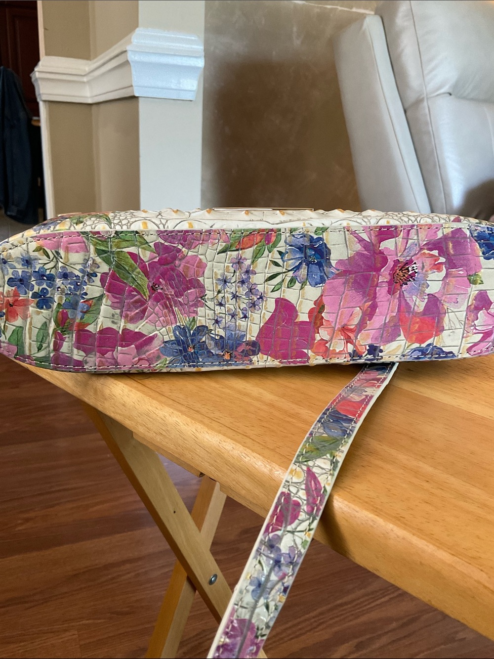 Beautiful Brahmin floral handbag - Picture 4 of 4